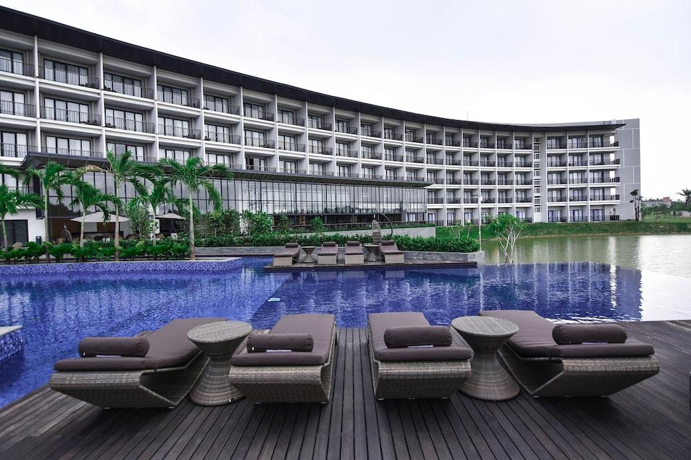 Hotel Santika Premiere Bandara Palembang Exterior foto